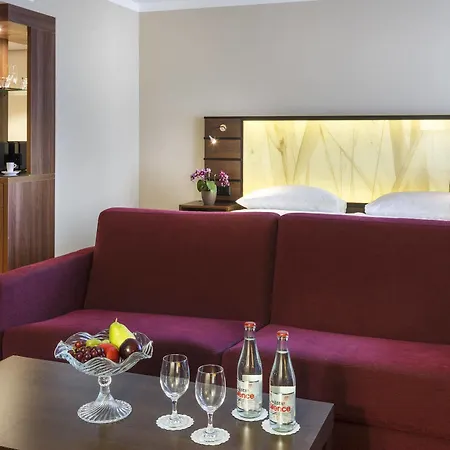 Ascot Hotell 4*